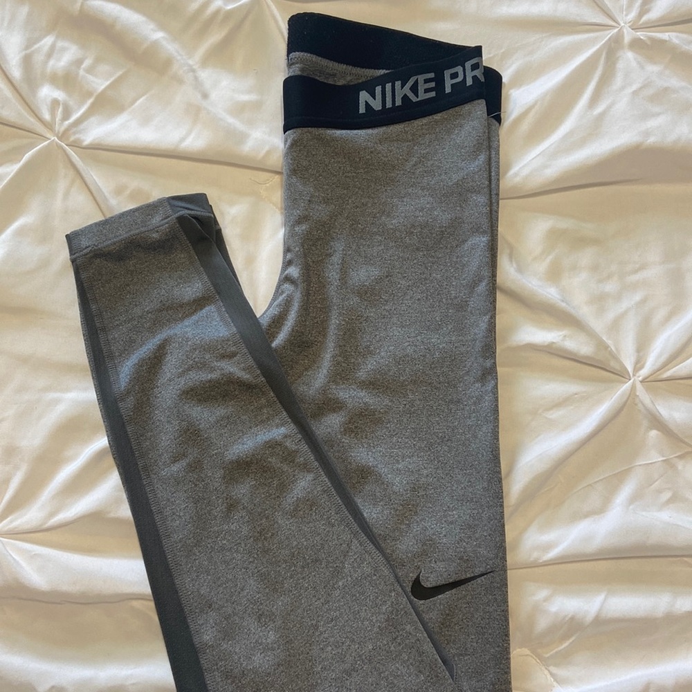 Womens Size S NikePro gray leggings